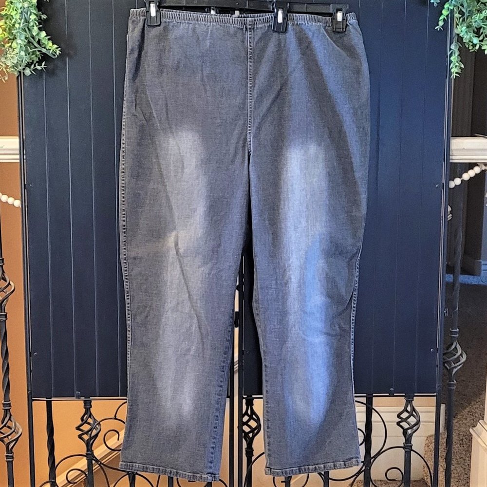 Denim 24/7 Plus Size Black Stonewash Pull-On Stretch Capri Jean (24W)